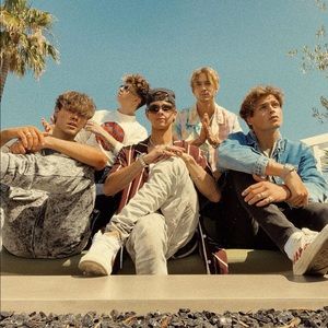 LOOKING FOR AUTHENTIC WDW MERCH IN SIZE L OR XL!!